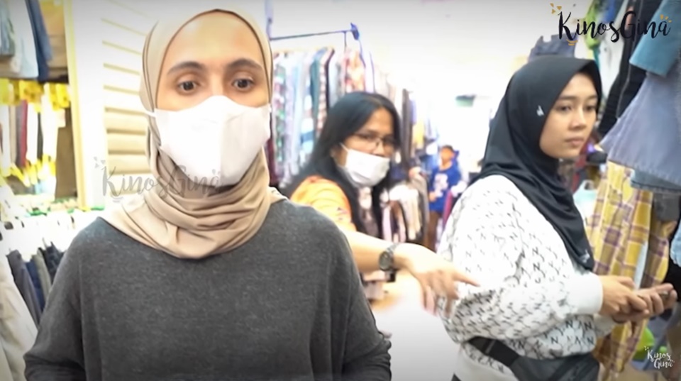 Nycta Gina Malah Kena Omel Ibu-Ibu Penjual saat Belanja